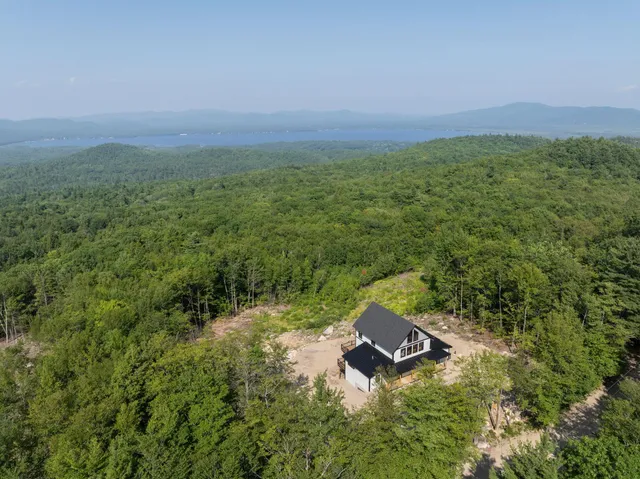 $1,299,000 | 19 Passaconway Road, Ossipee, NH 03814