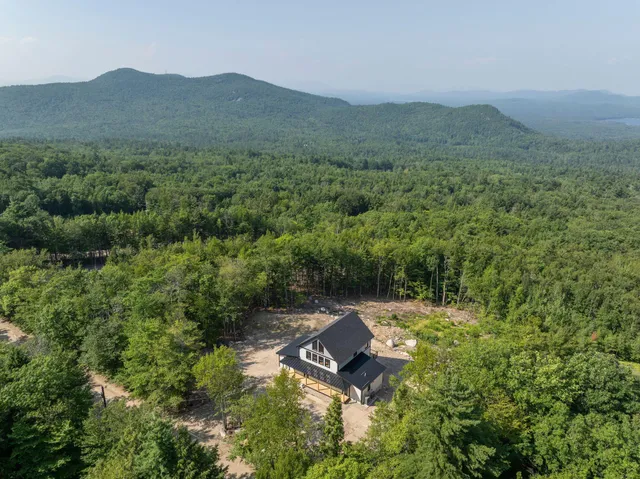 $1,299,000 | 19 Passaconway Road, Ossipee, NH 03814