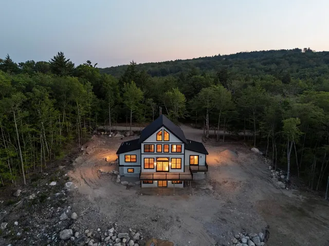 $1,299,000 | 19 Passaconway Road, Ossipee, NH 03814