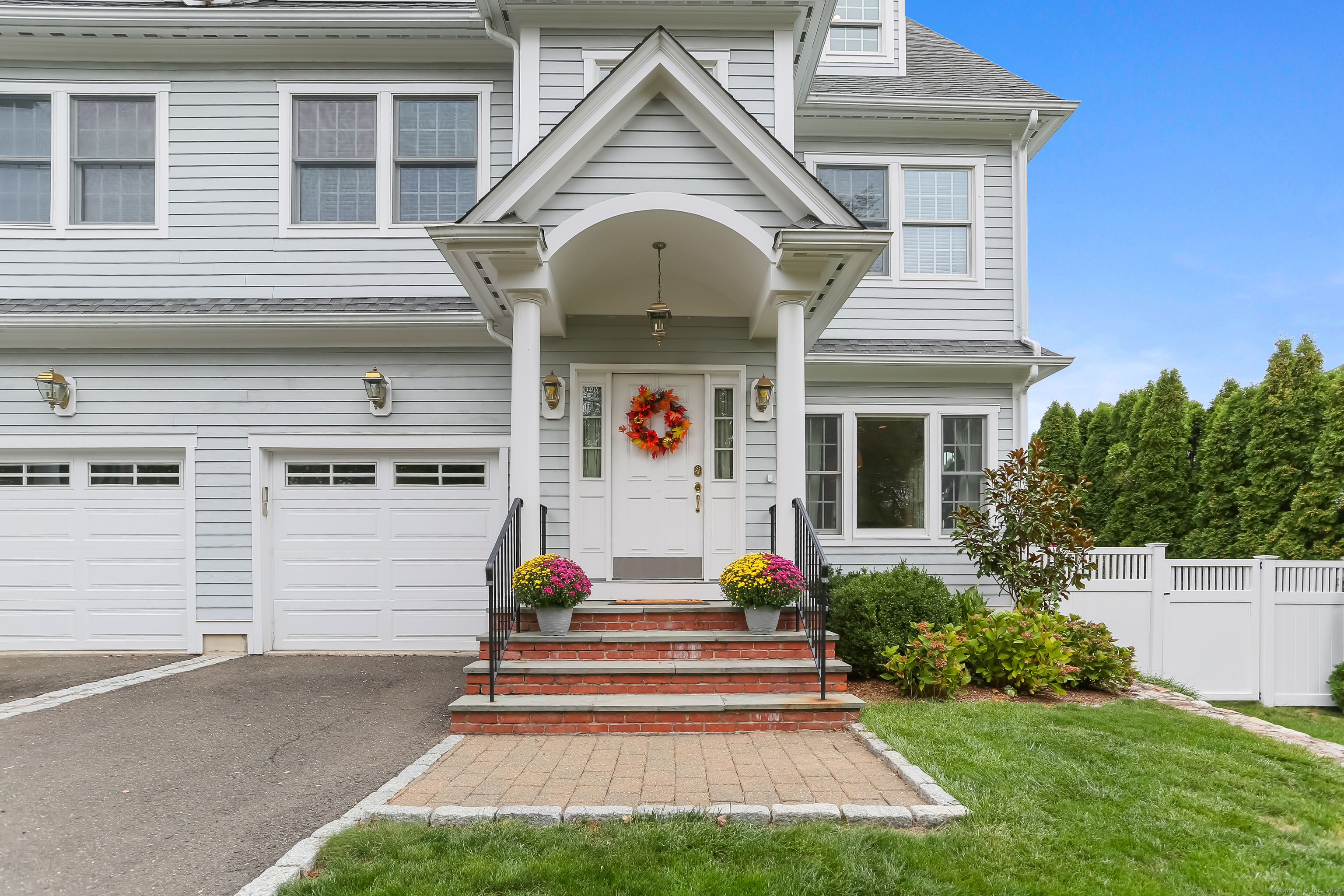 162 Country Road, Unit 162 Fairfield, CT 06824 - Photo 3 of 33 a view of a house with a small yard and plants