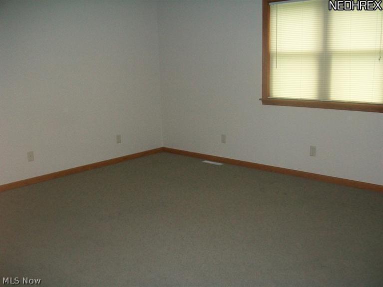 5900 Downs Road Northwest Warren, OH 44481 - Photo 6 of 12