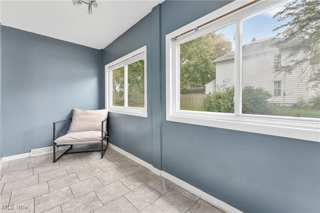 885 West Nimisila Road Akron, OH 44319 - Photo 4 of 24 Gallery Image 4