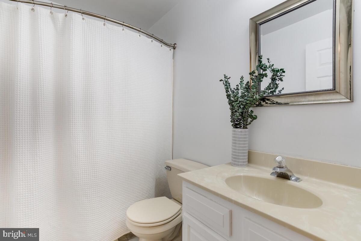 13185 Joy Road Lusby, MD 20657 - Photo 41 of 58 2nd level full bathroom.
