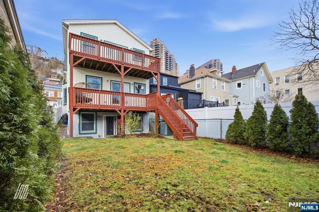 331 Undercliff Avenue Edgewater, NJ 07020 - Photo 21 of 45