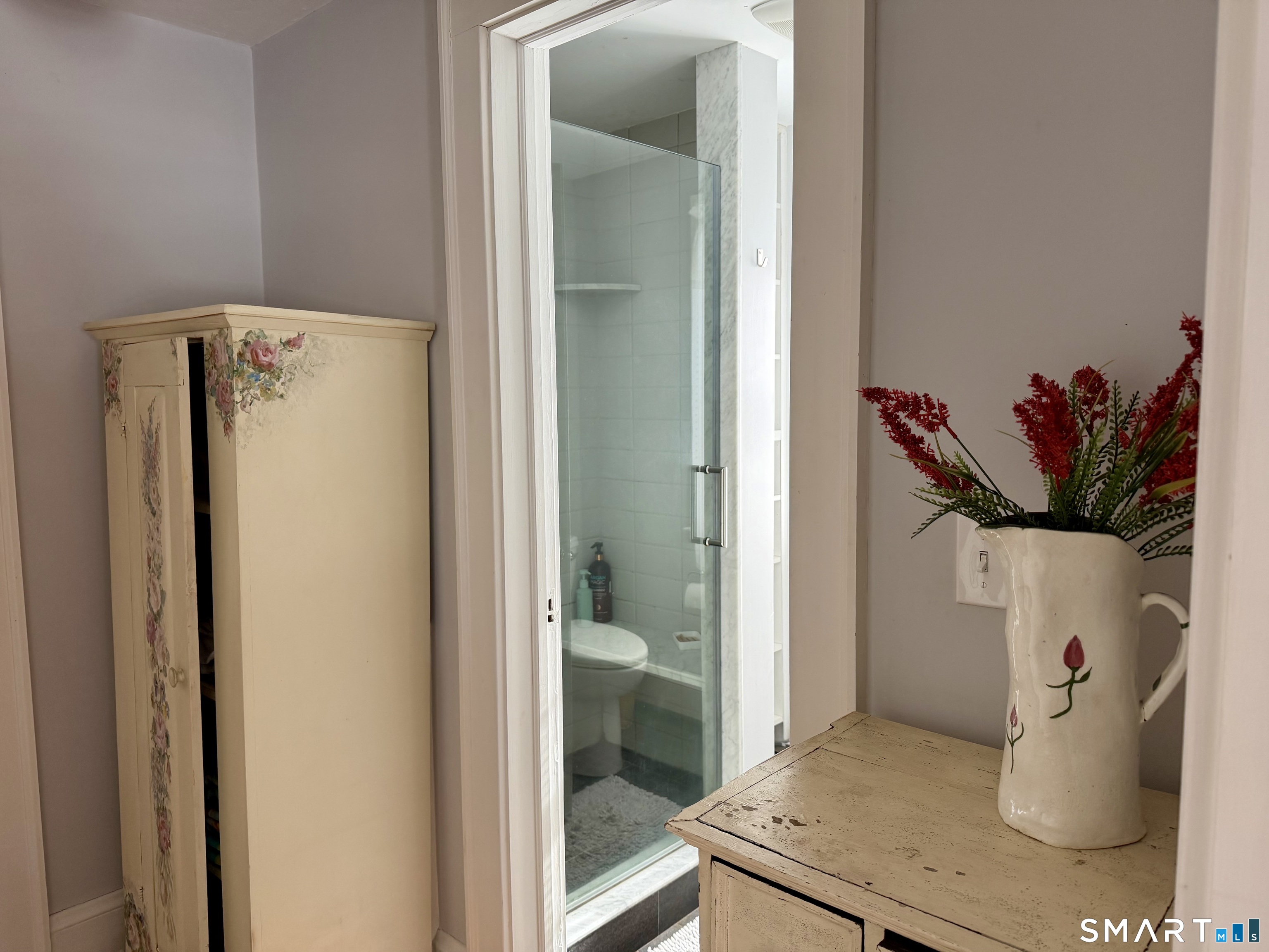 43 Neck Road Madison, CT 06443 - Photo 30 of 33 2nd Floor Updated Full Bath.