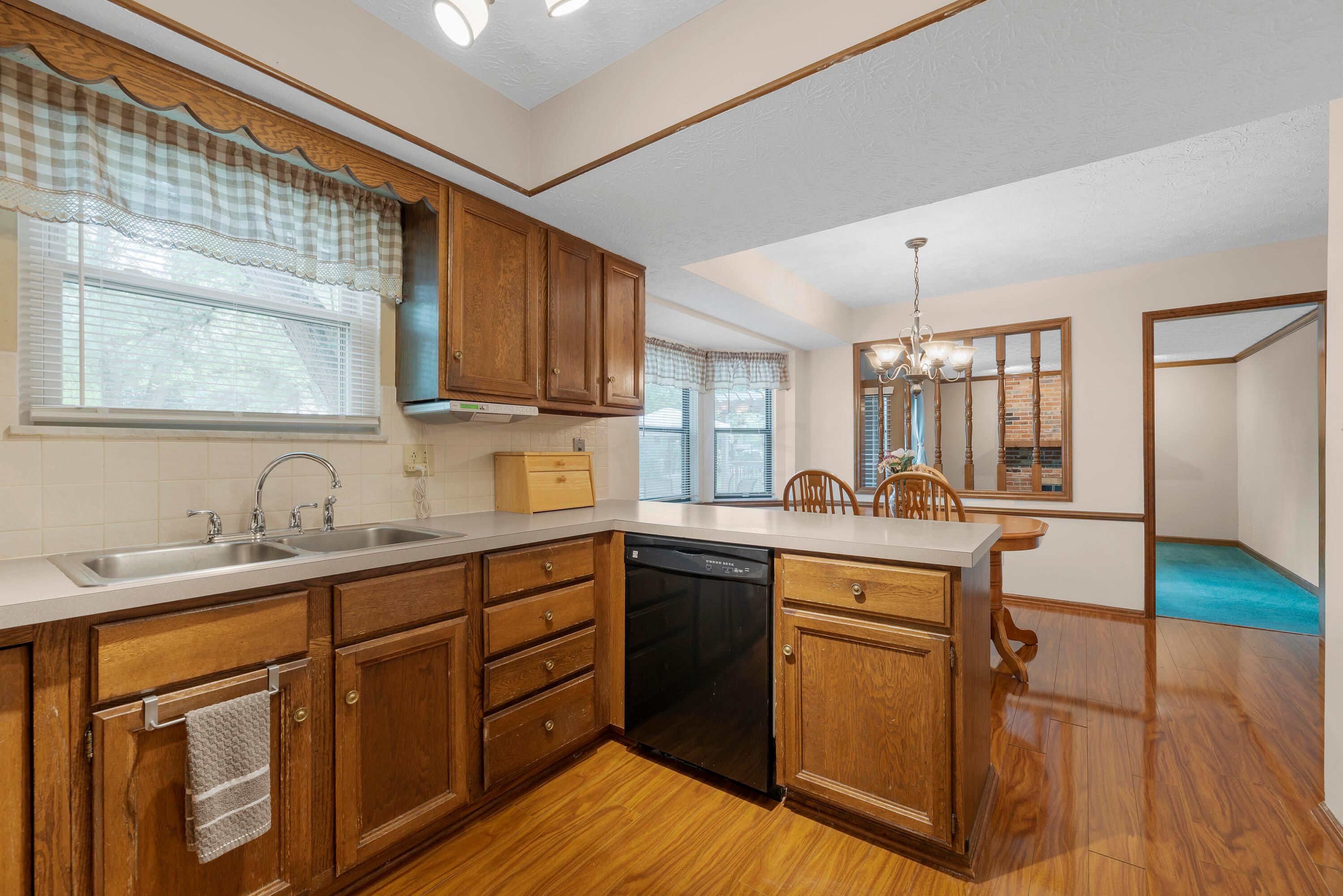 7719 Strathmoore Road Dublin, OH 43016 - Photo 13 of 41 MAR_8553