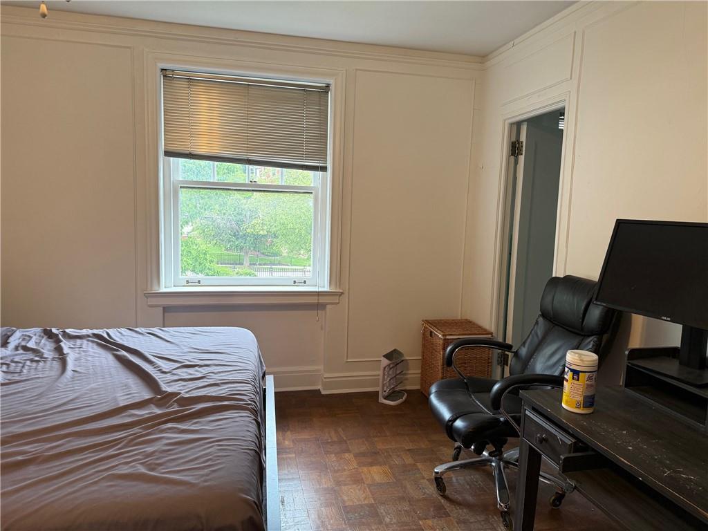 166 North Dithridge Street, Unit 2A Pittsburgh, PA 15213 - Photo 16 of 32 a bedroom with a workspace