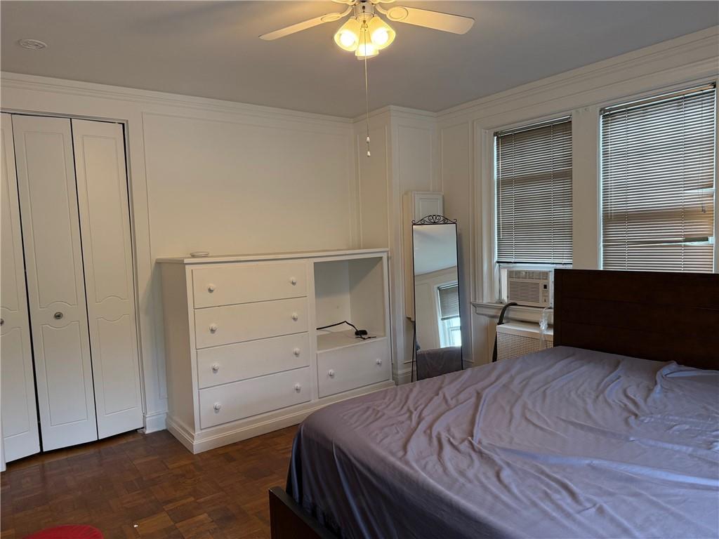 166 North Dithridge Street, Unit 2A Pittsburgh, PA 15213 - Photo 18 of 32 a bedroom with a bed and a lamp