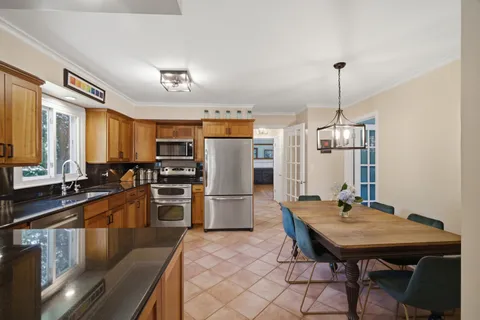 $650,000 | 228 Stratford Lane, Inverness, IL 60010