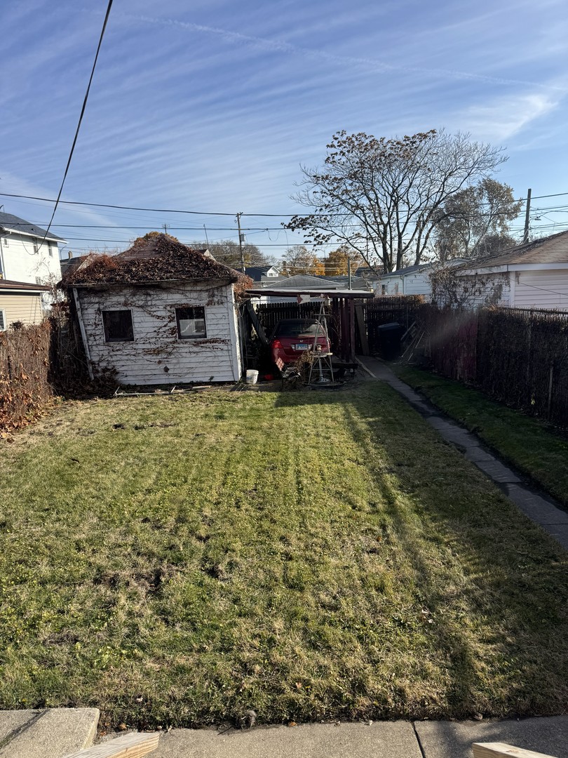 8239 South Ridgeland Avenue Chicago, IL 60617 - Photo 14 of 16 a view of a terrace with a yard
