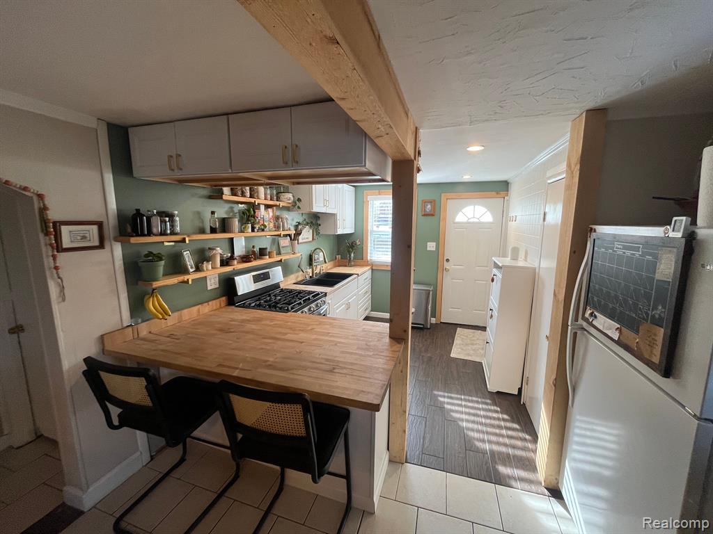 39 Heights Road Lake Orion, MI 48362 - Photo 4 of 29