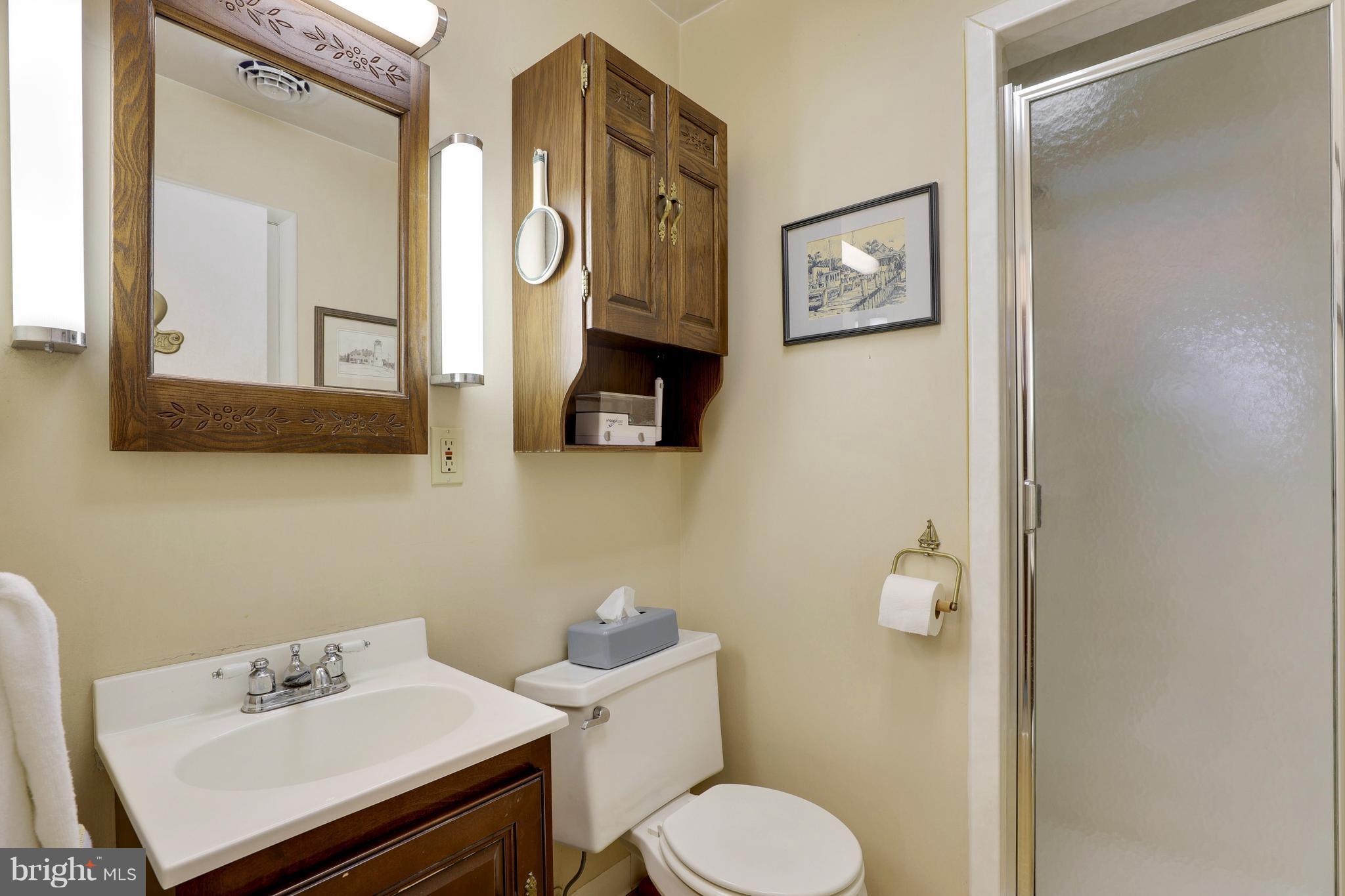 216 Bar Harbor Road Pasadena, MD 21122 - Photo 22 of 30 Full Hall Bath