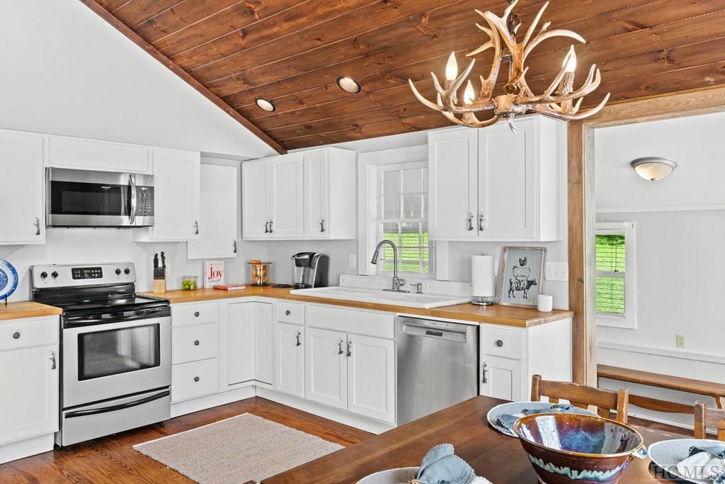 278 Upper Lake Road Highlands, NC 28741 - Photo 4 of 36 Gallery Image 4