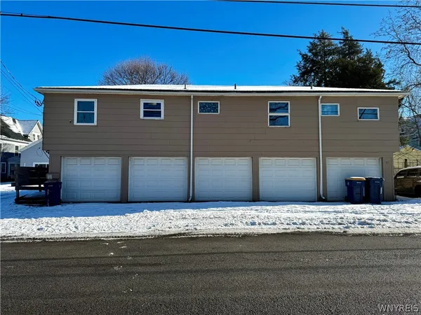 $299,900 | 185 Pine Street, Lockport City, NY 14094