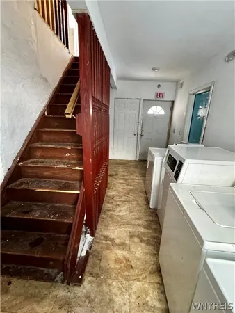 $299,900 | 185 Pine Street, Lockport City, NY 14094