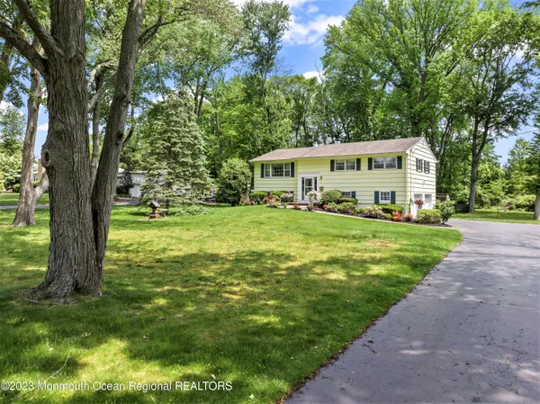 $975,000 | 94 Leedsville Drive, Lincroft, NJ 07738