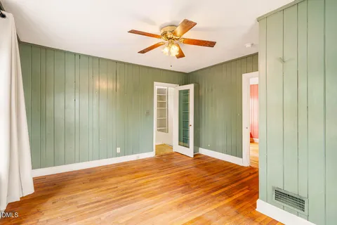 a view of a livingroom with a ceiling fan and wooden floor