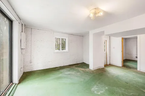 a view of empty room with closet and fan
