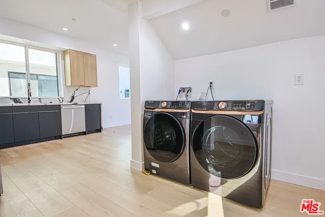 a picture of city view