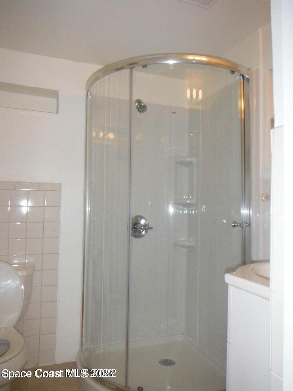 2206 Irwin Street, Unit B Melbourne, FL 32901 - Photo 5 of 6 bungshower