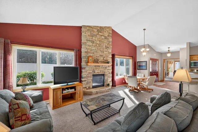 $275,000 | 13471 Pine View Lane, Lindstrom, MN 55045