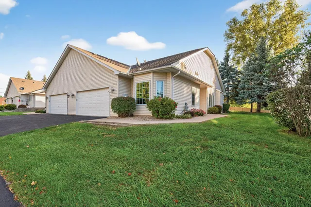 $275,000 | 13471 Pine View Lane, Lindstrom, MN 55045