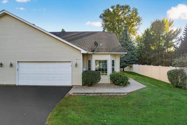 $275,000 | 13471 Pine View Lane, Lindstrom, MN 55045