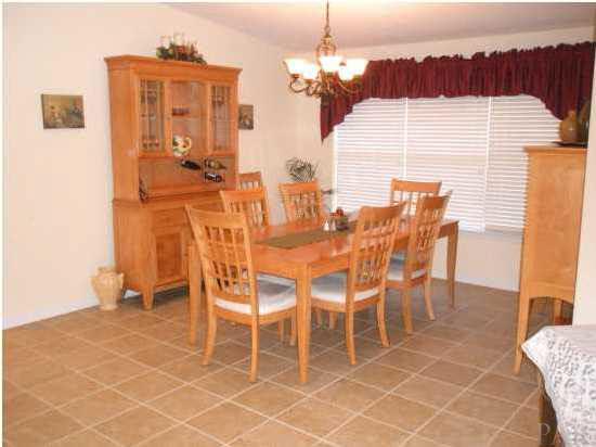 7564 Loop Street Navarre, FL 32566 - Photo 5 of 15 Large Breakfast Room