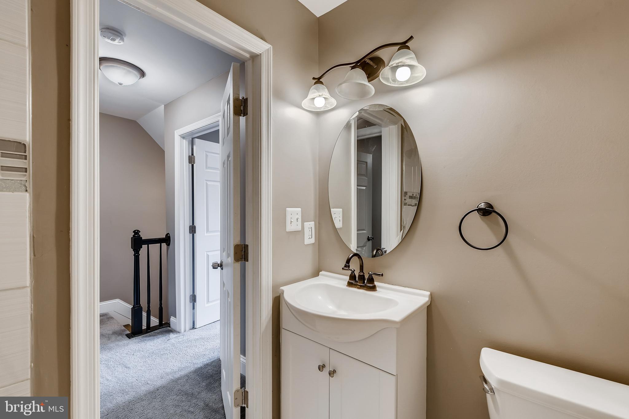112 Upmanor Road Baltimore, MD 21229 - Photo 14 of 27 Charming Full Bath, great updates