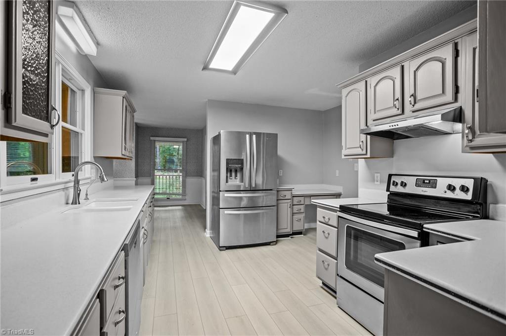 4000 River Ridge Road Pfafftown, NC 27040 - Photo 12 of 46 Gallery Image 12