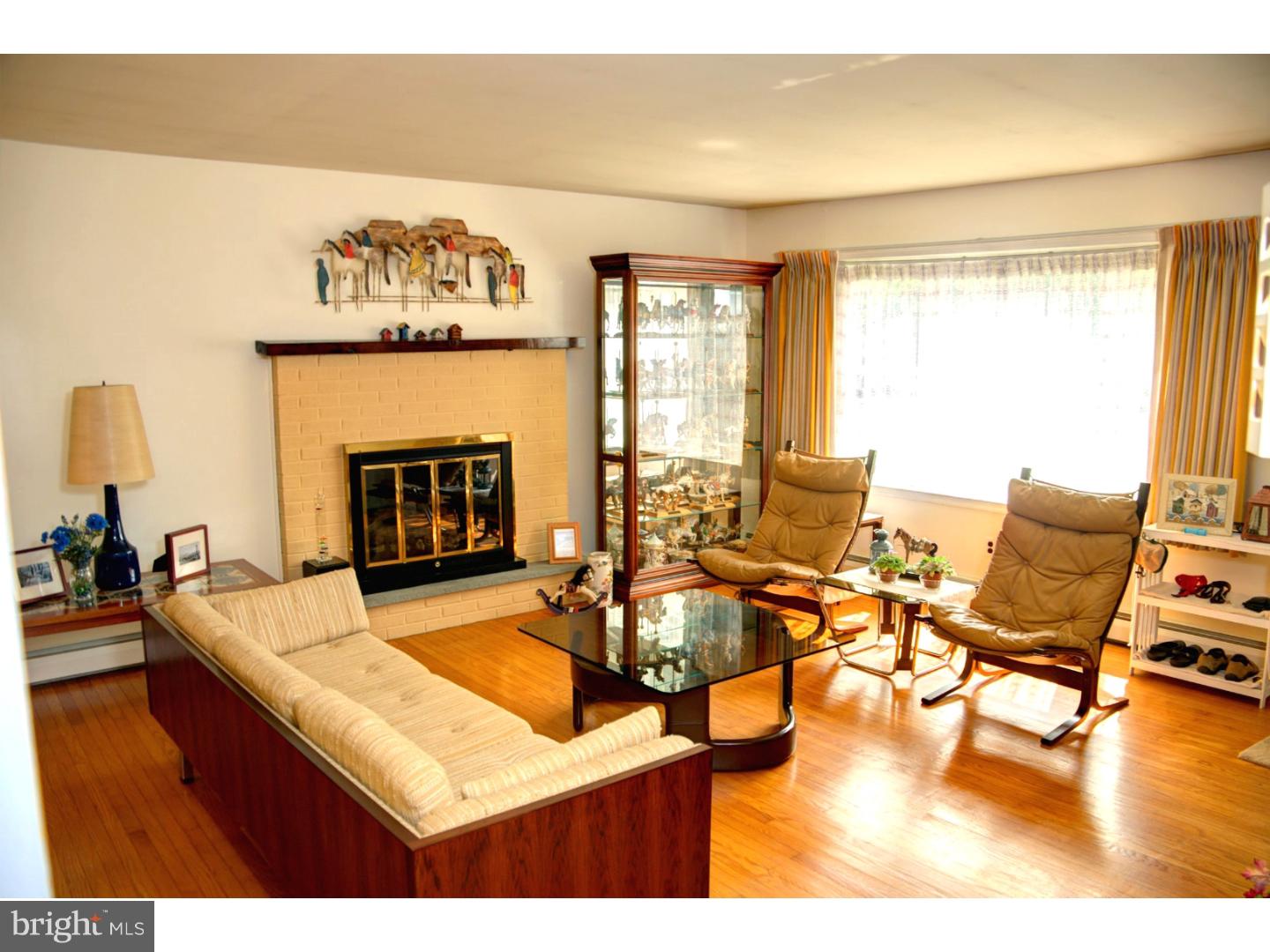 144 Wambold Road Green Lane, PA 18054 - Photo 5 of 22 Living Room