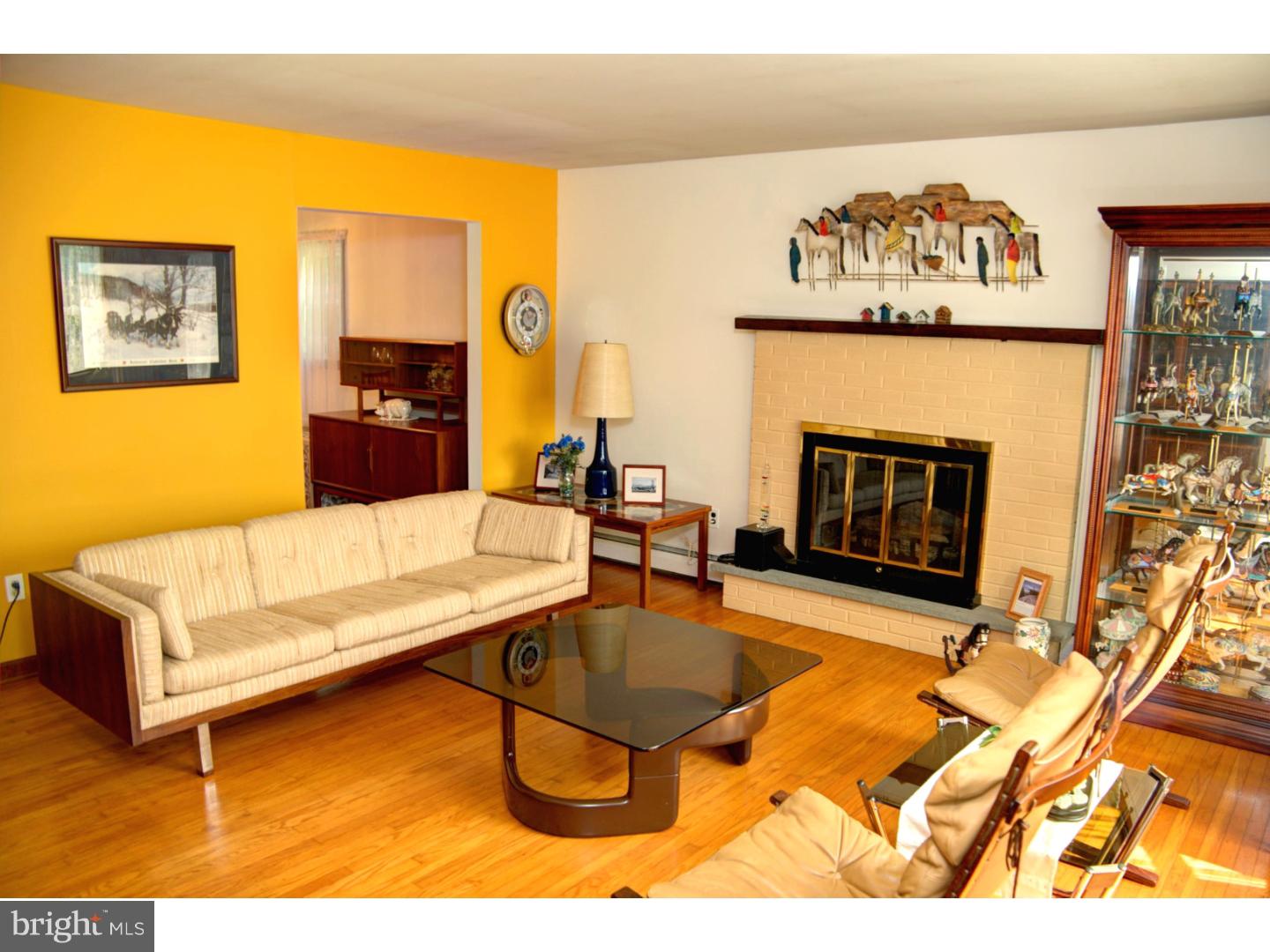 144 Wambold Road Green Lane, PA 18054 - Photo 6 of 22 Living Room