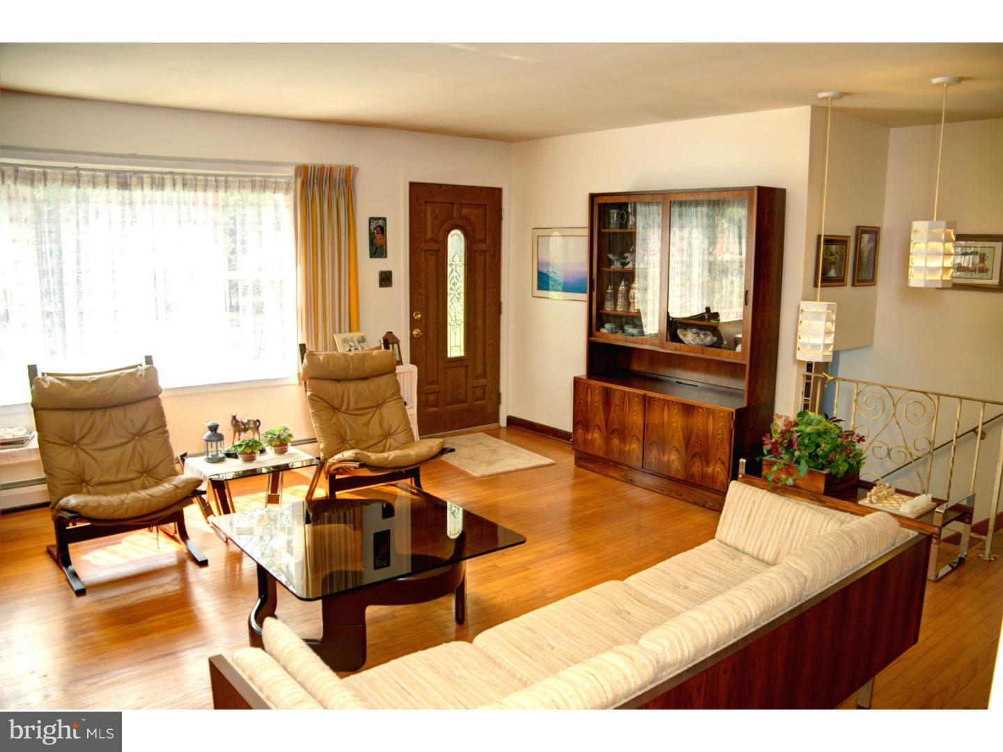 144 Wambold Road Green Lane, PA 18054 - Photo 7 of 22 Living Room