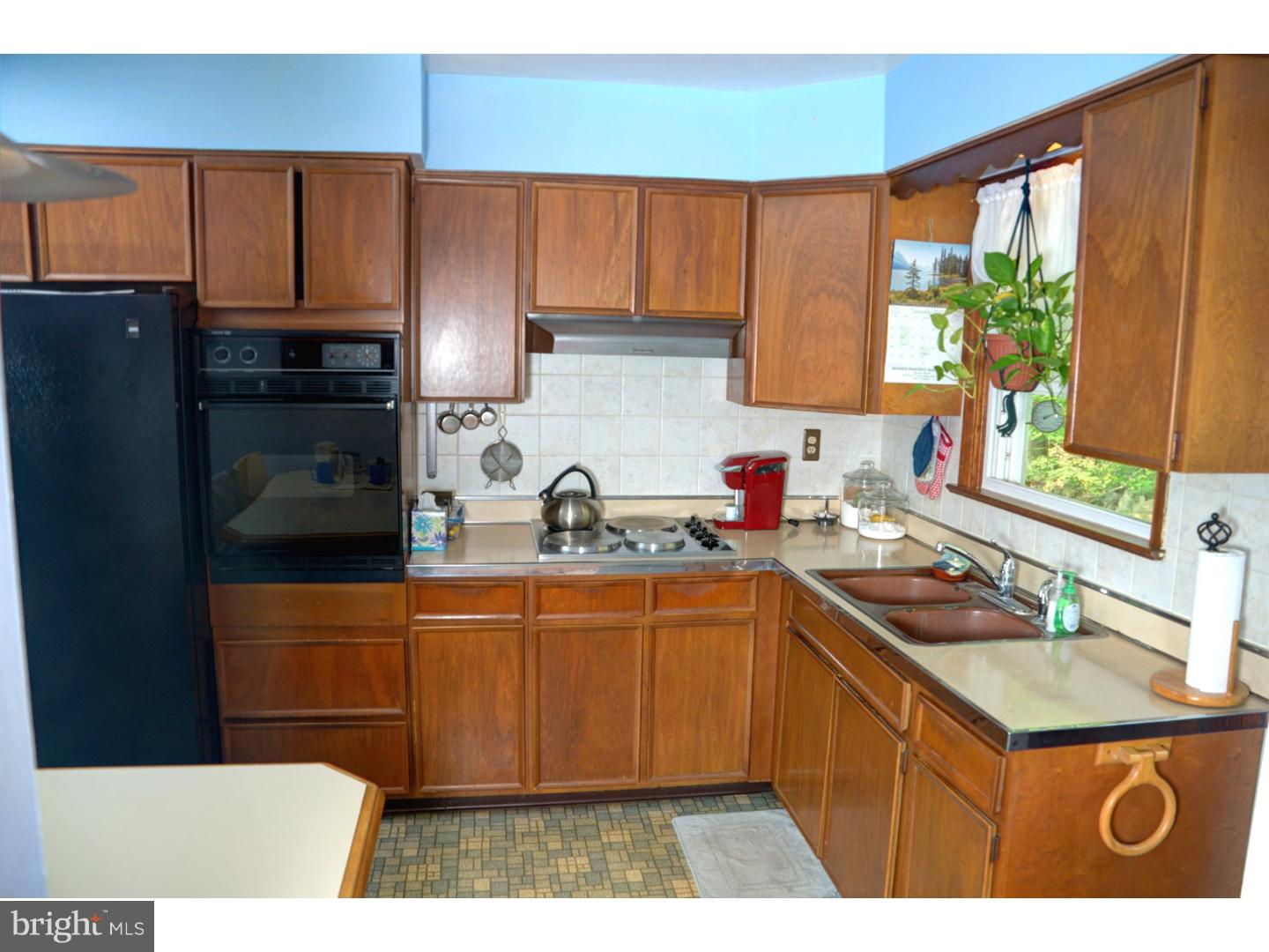 144 Wambold Road Green Lane, PA 18054 - Photo 9 of 22 Kitchen