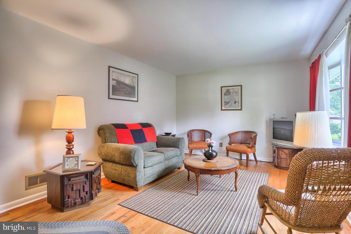 75 Quaker Hills Road Lancaster, PA 17603 - Photo 5 of 18 Gallery Image 5