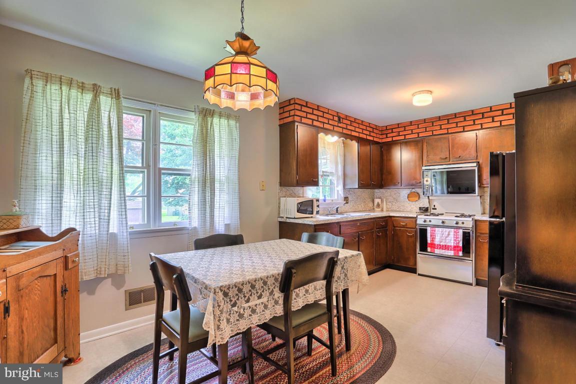75 Quaker Hills Road Lancaster, PA 17603 - Photo 8 of 18 Gallery Image 8