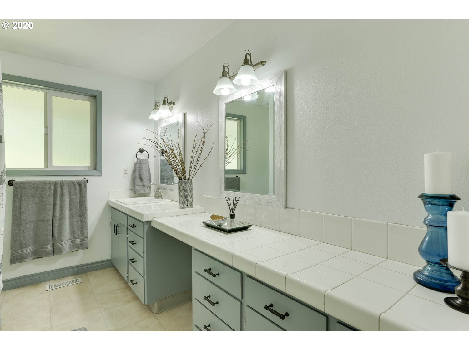 33672 Southwest Laurel Road Hillsboro, OR 97123 - Photo 14 of 32 a bathroom with a sink and a mirror