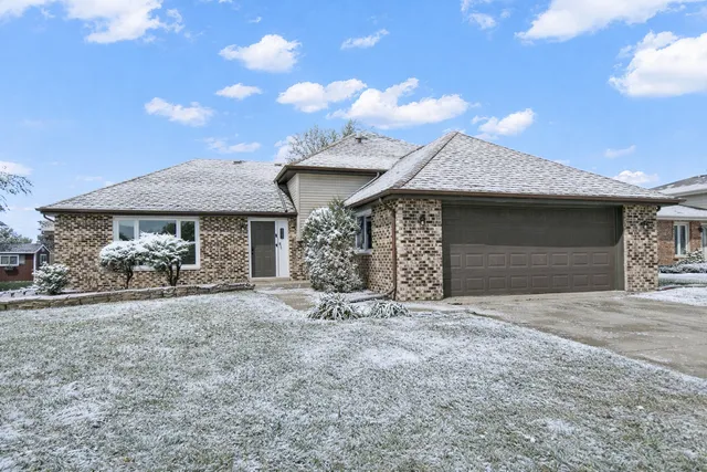 $359,700 | 19520 Lake Lynwood Drive, Lynwood, IL 60411