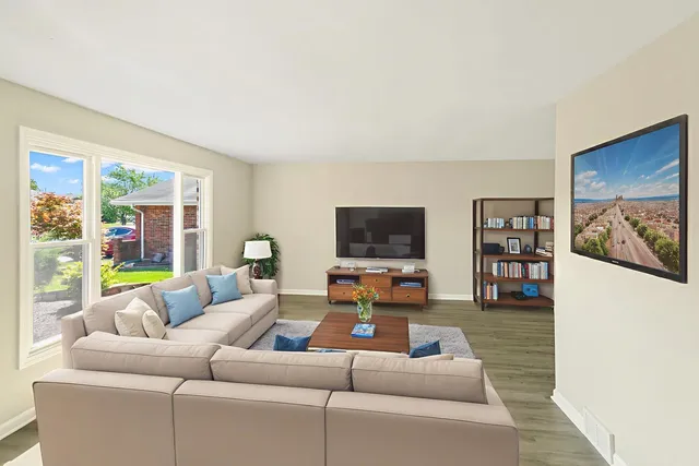 $359,700 | 19520 Lake Lynwood Drive, Lynwood, IL 60411