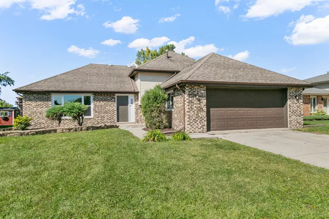$359,700 | 19520 Lake Lynwood Drive, Lynwood, IL 60411