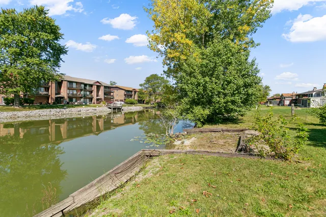 $359,700 | 19520 Lake Lynwood Drive, Lynwood, IL 60411