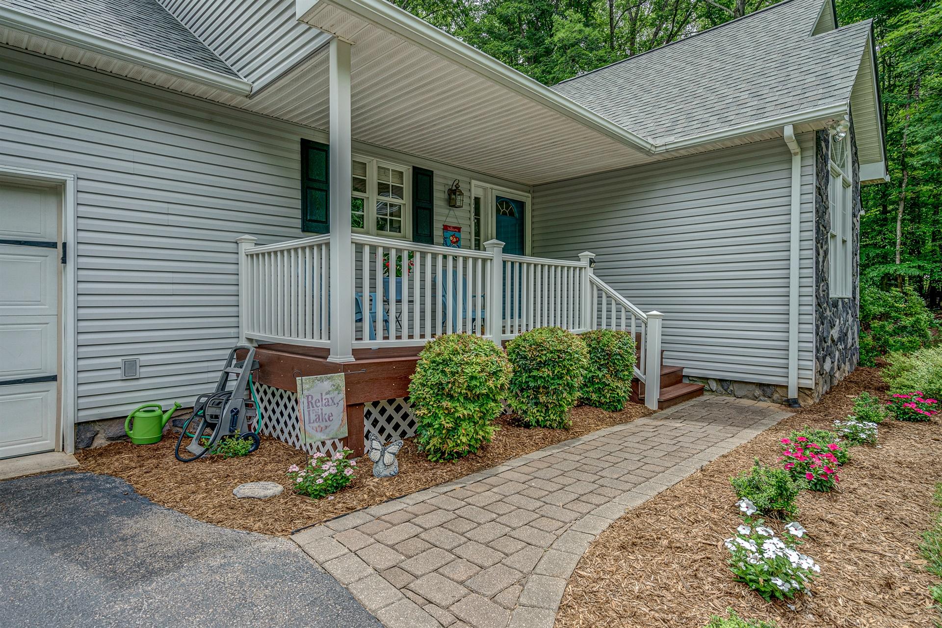 111 Woodley Road Moneta, VA 24121 - Photo 4 of 54 04-111 Woodley Rd 004