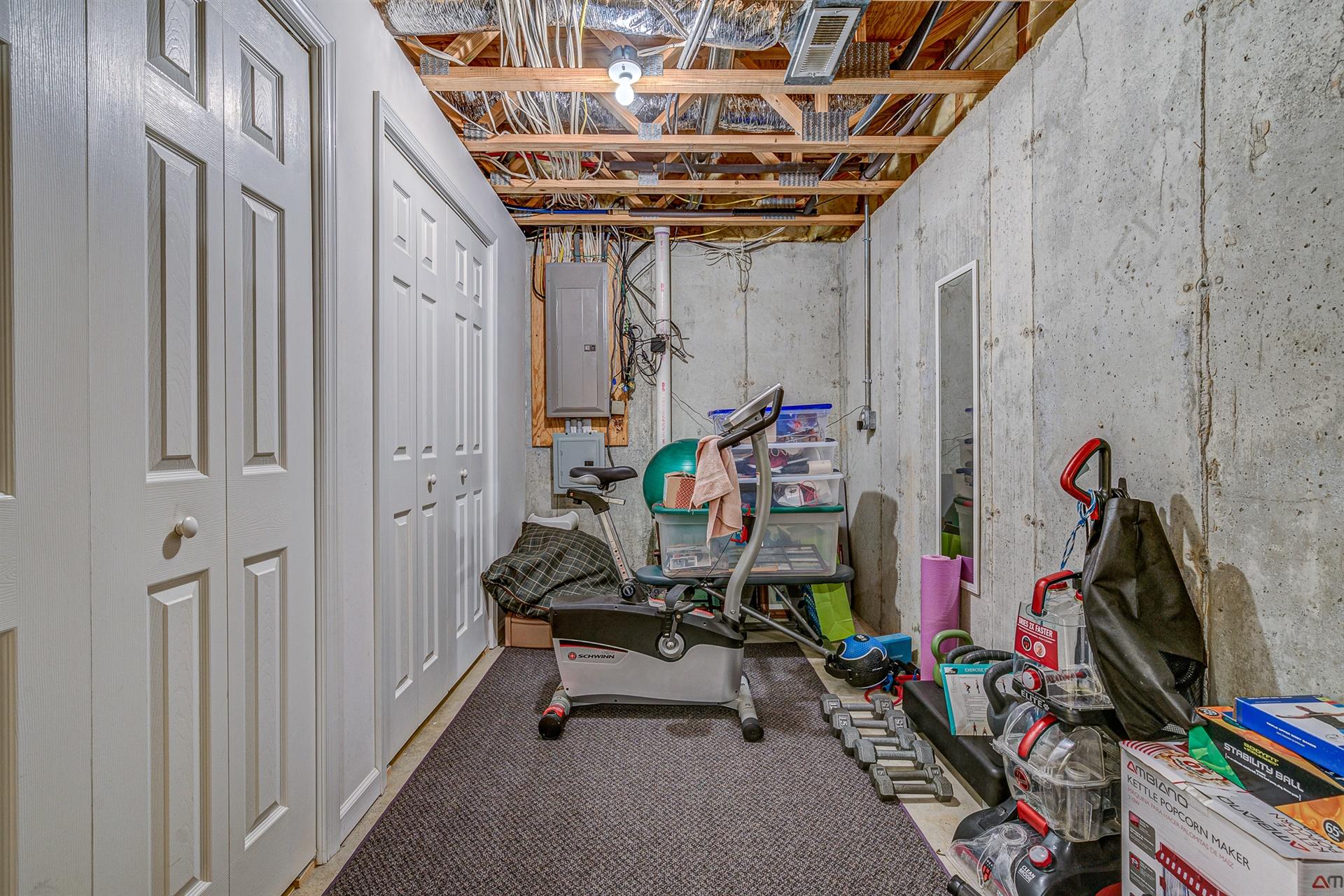 111 Woodley Road Moneta, VA 24121 - Photo 31 of 54 31-111 Woodley Rd 031