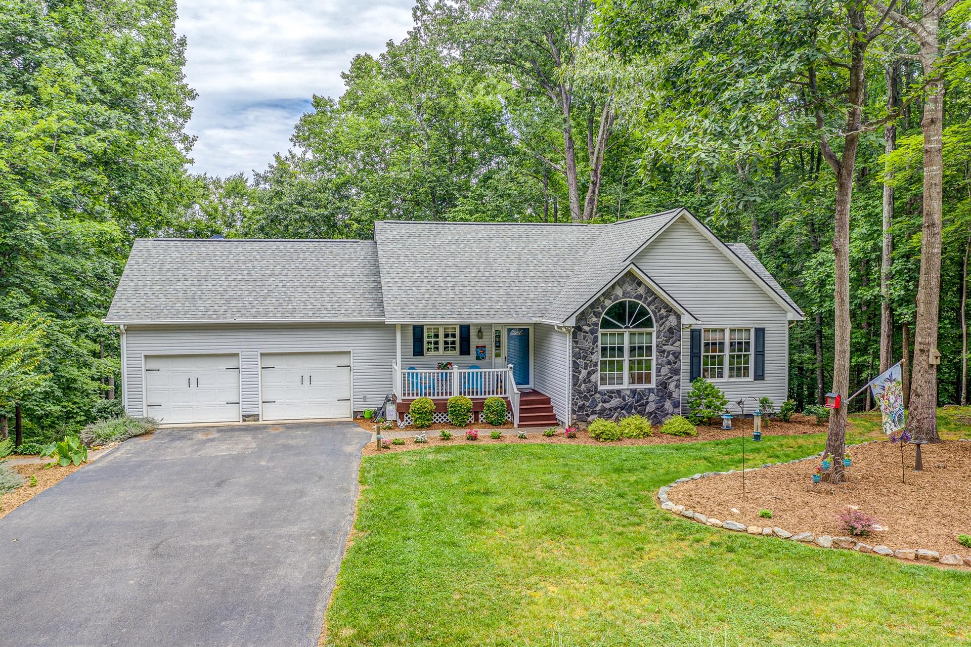 111 Woodley Road Moneta, VA 24121 - Photo 52 of 54 52-111 Woodley Rd 052