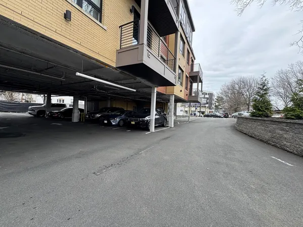 $2,600 | 302 Broadway, Unit 301, Everett, MA 02149