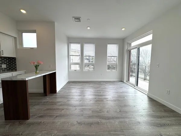 $2,600 | 302 Broadway, Unit 301, Everett, MA 02149