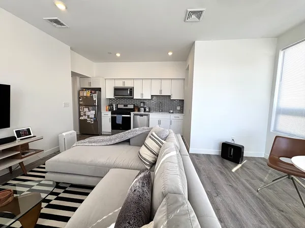 $2,600 | 302 Broadway, Unit 301, Everett, MA 02149