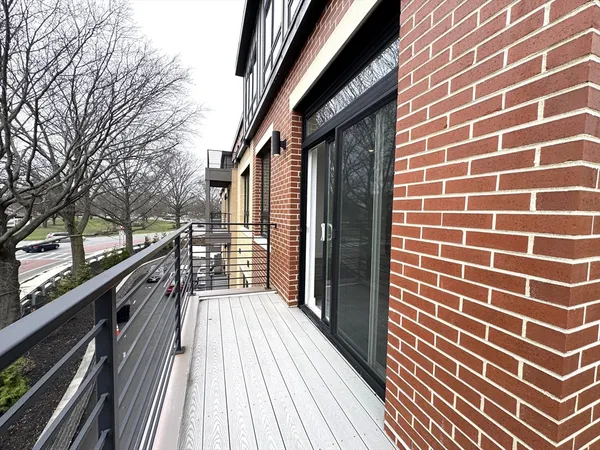 $2,600 | 302 Broadway, Unit 301, Everett, MA 02149