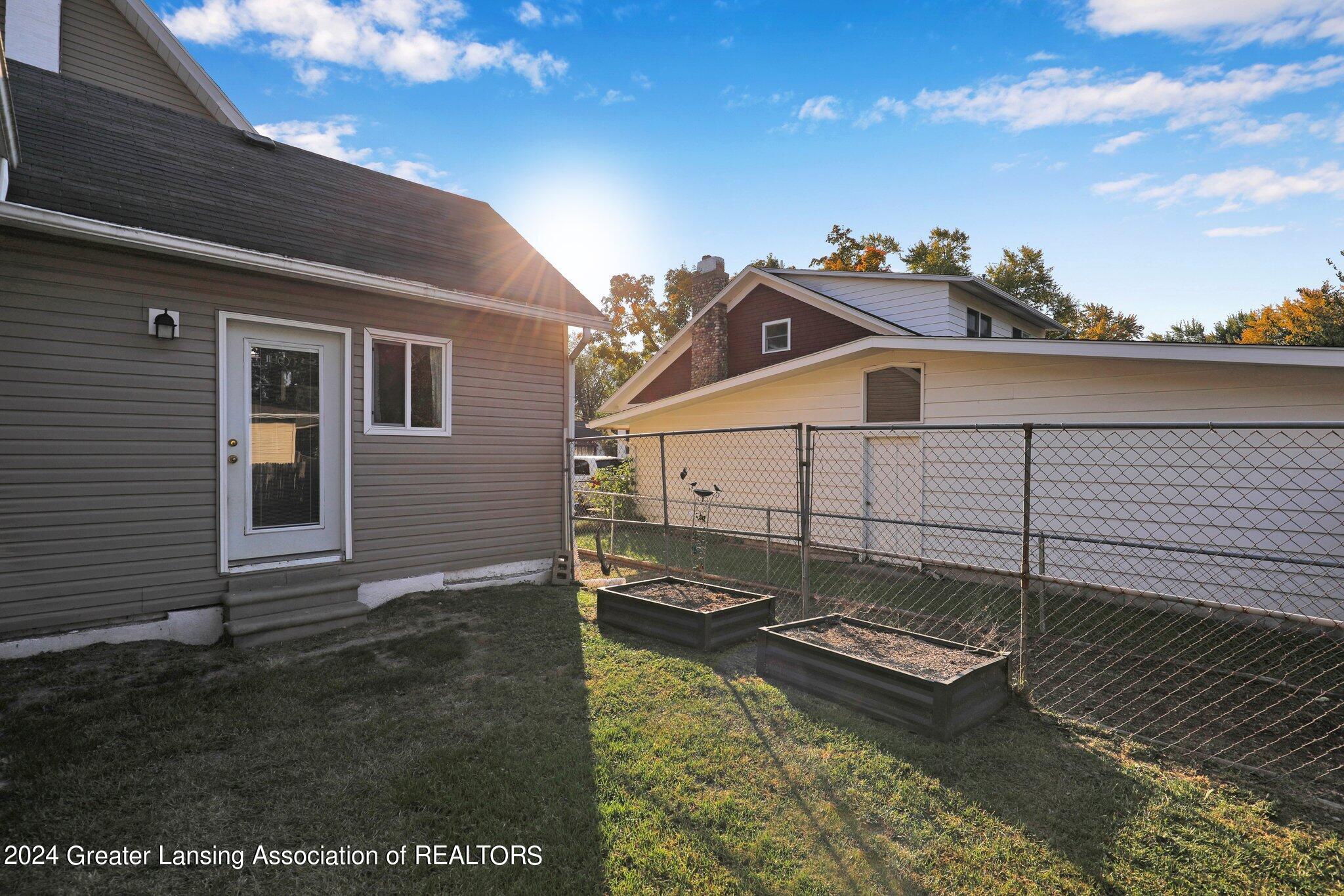 402 South Main Street Perry, MI 48872 - Photo 24 of 34 back door