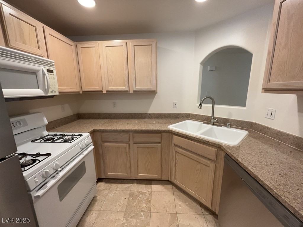 1608 Cardinal Bluff Drive, Unit 103 Las Vegas, NV 89128 - Photo 8 of 32